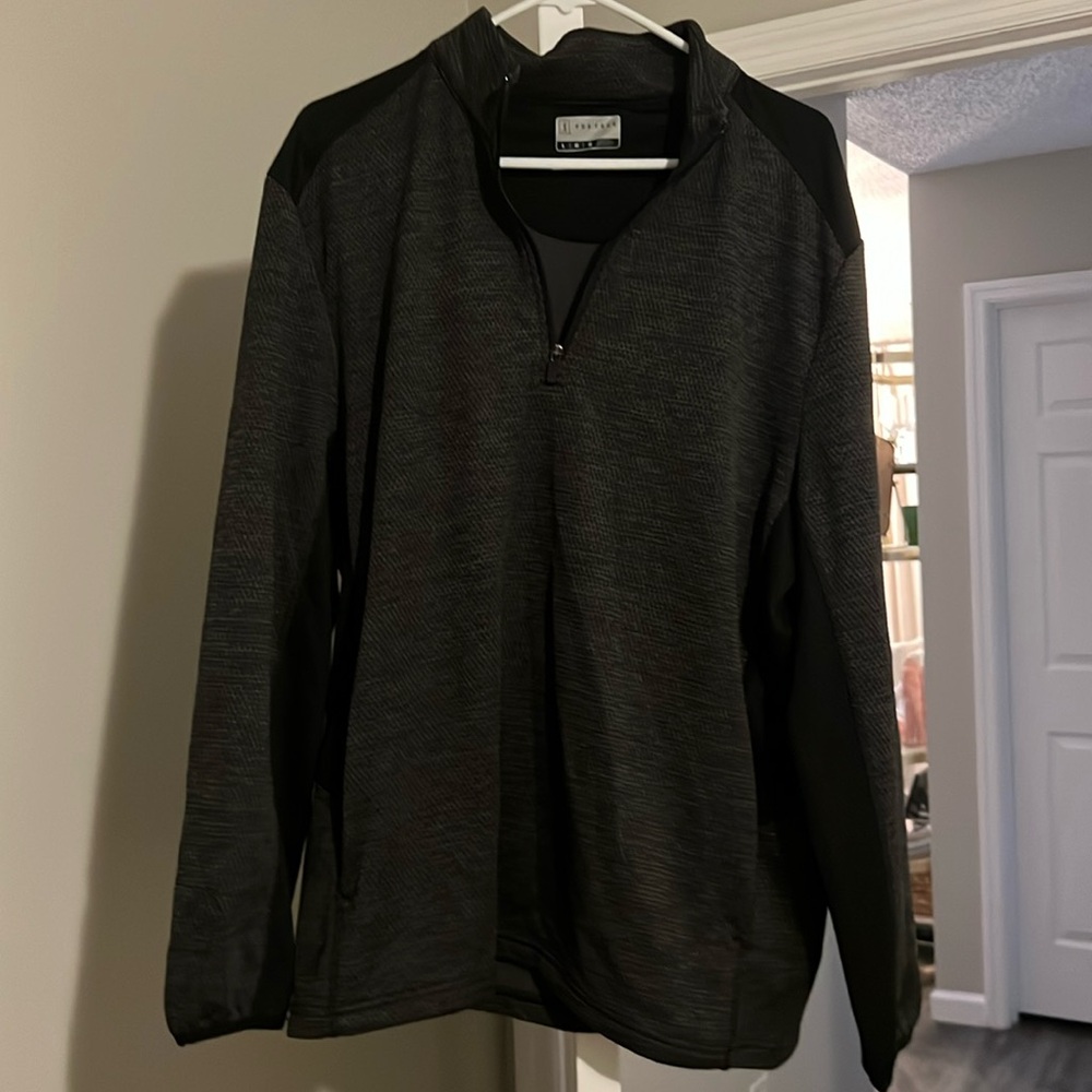 Gray black men’s PGA TOUR pullover size large!
